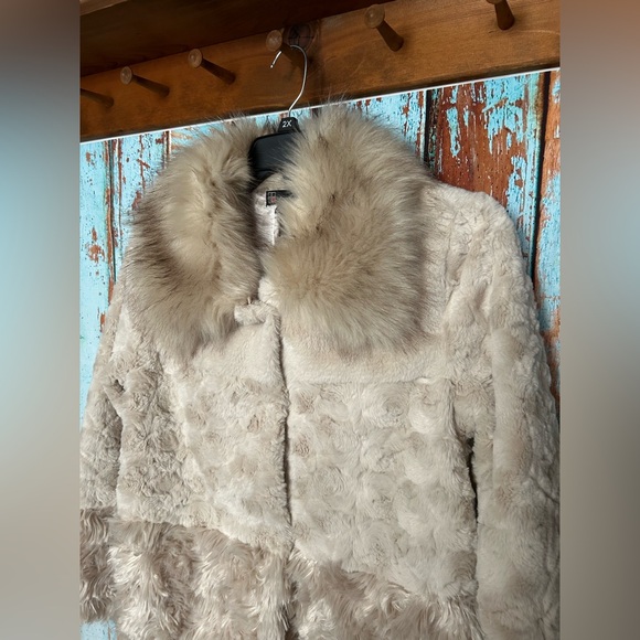 Carre Noir Short Trio Faux Fur Collar Jacket - Picture 2 of 7